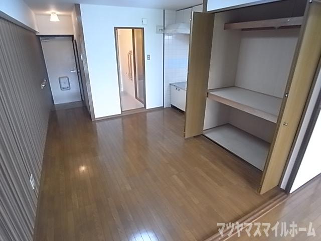 OKハイツ8号館の居間写真