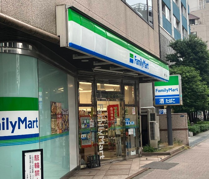 コンビニ　ファミリーマート新宿十二社店（コンビニ）まで164m