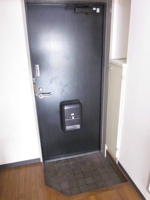 その他設備　玄関横には下駄箱あり♪