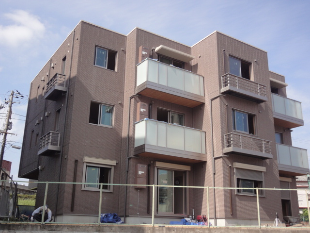 建物外観　リモート内覧・ＩＴ重説も対応可能です。