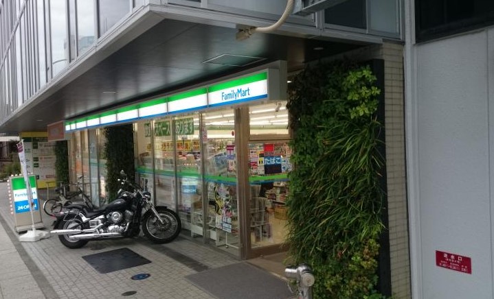 コンビニ　ファミリーマート横浜岡野一丁目店（コンビニ）まで185m