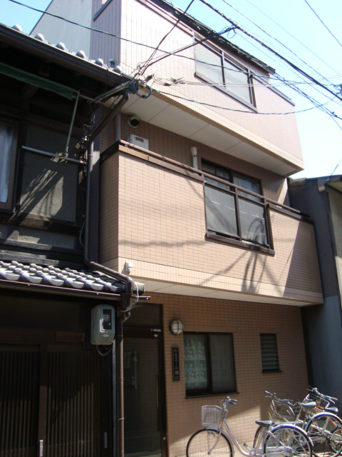 京都市東山区正面町のマンションの建物外観