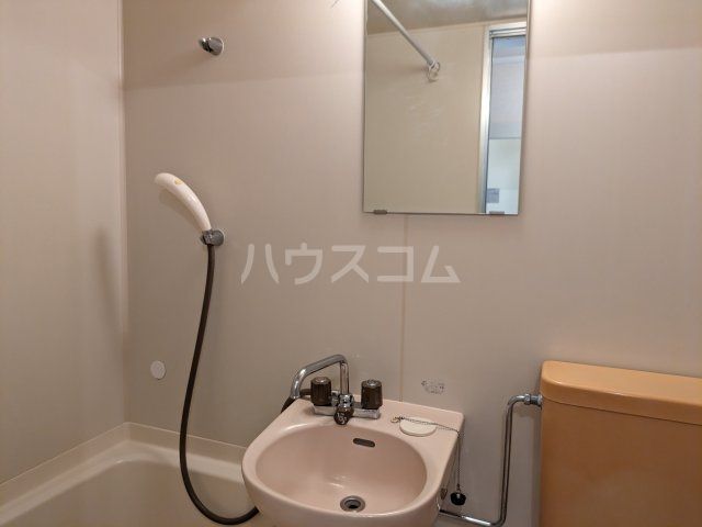 【横須賀市東逸見町のアパートの洗面設備】