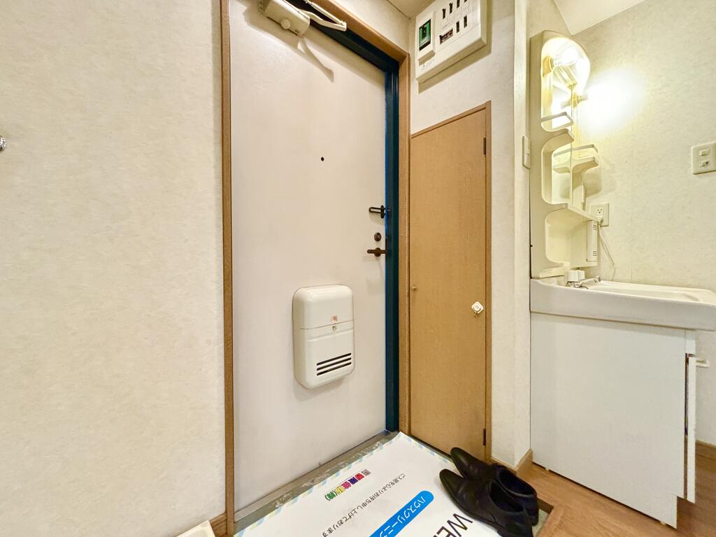 玄関　シューズボックス設置で靴の収納◎