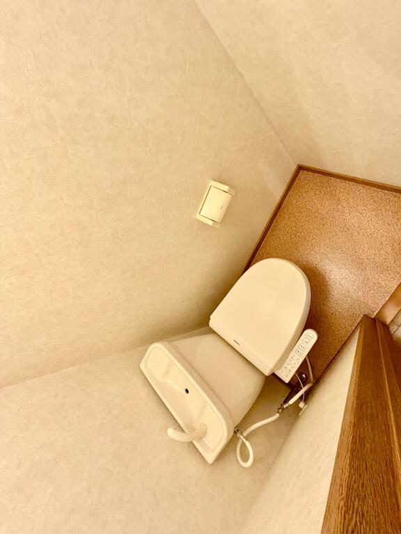 トイレ　温水シャワー付きトイレでいつでも快適です。