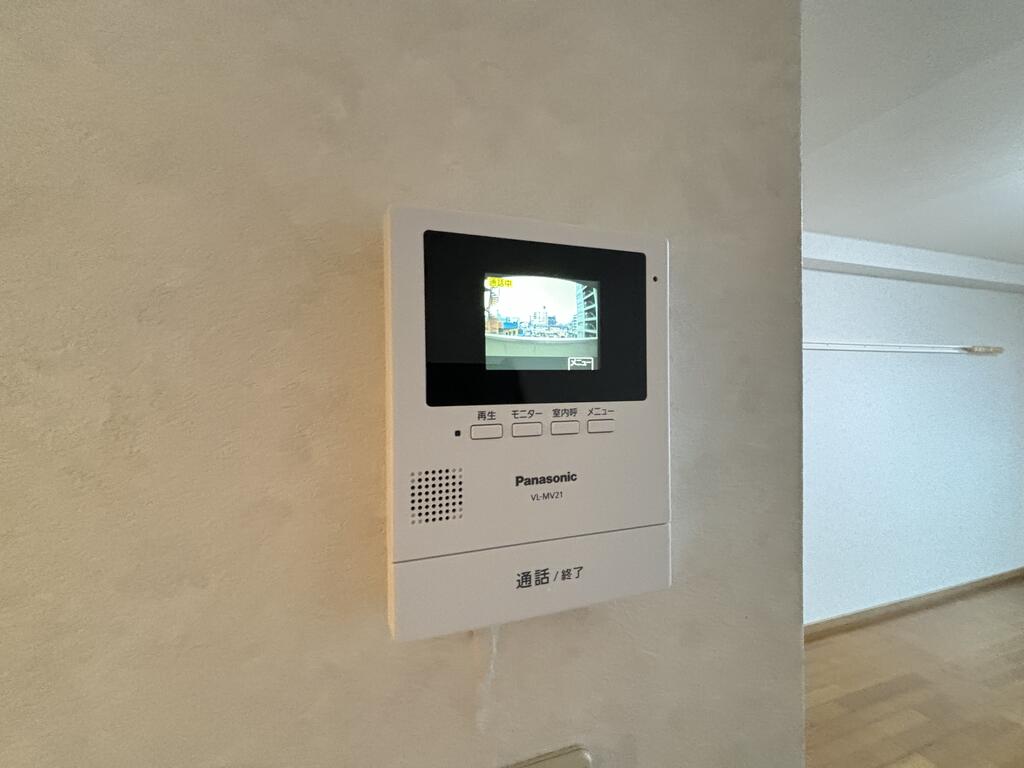 セキュリティ　訪問者がモニターで確認できるインターフォンで安心です。