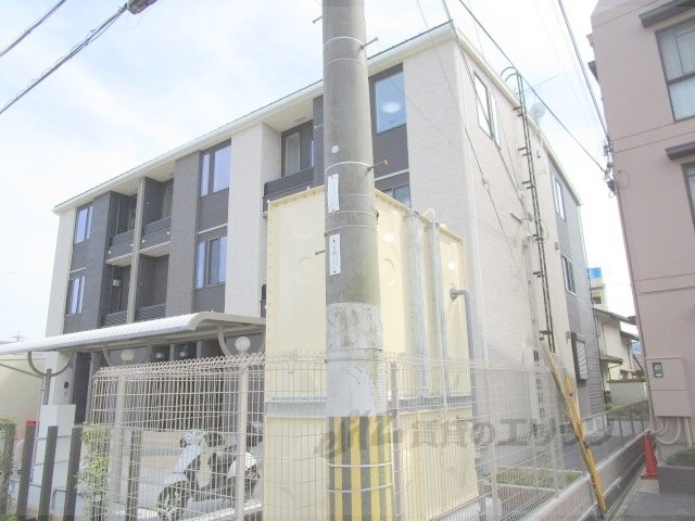 甲賀市水口町虫生野中央のアパートの建物外観