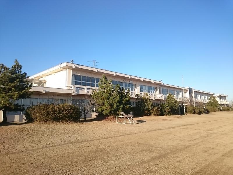 中学校　神栖市立波崎第三中学校（中学校）まで566m