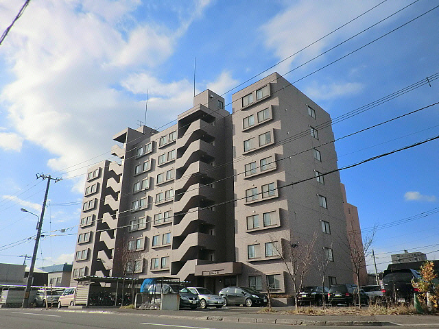 札幌市東区北三十三条東のマンションの建物外観