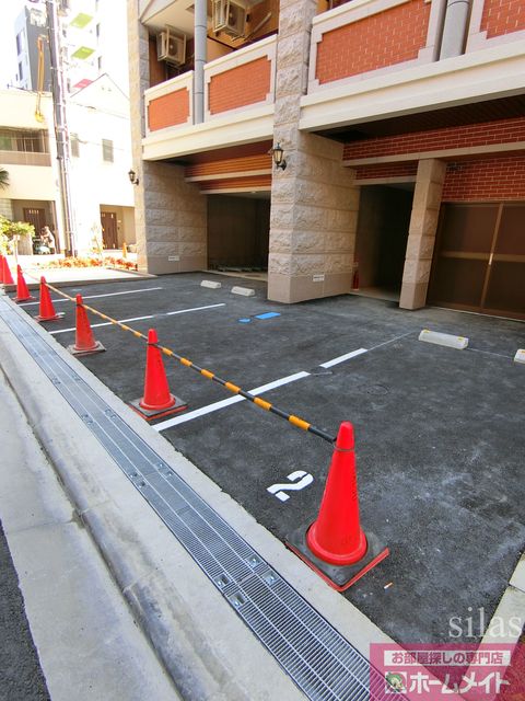 【東大阪市足代新町のマンションの駐車場】