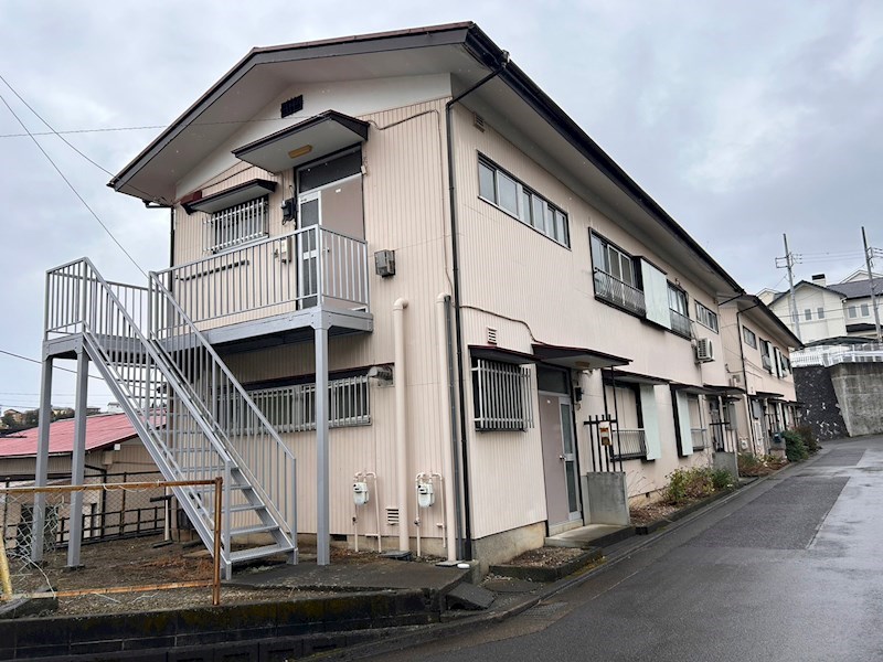 小田原市荻窪のアパートの建物外観