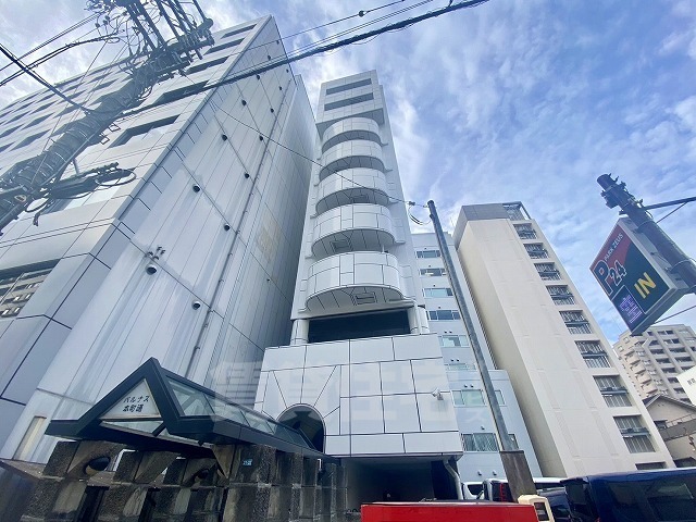 パルナス本町通の建物外観