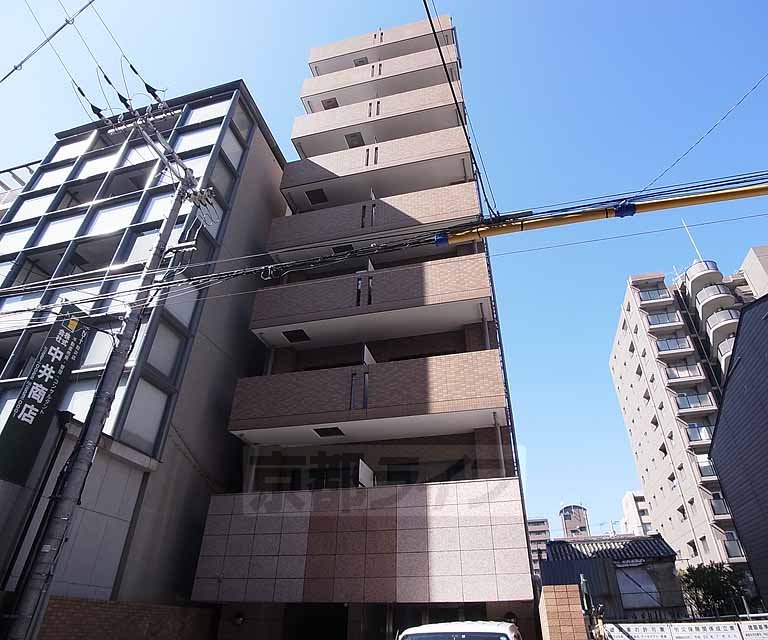 京都市中京区柿本町のマンションの建物外観