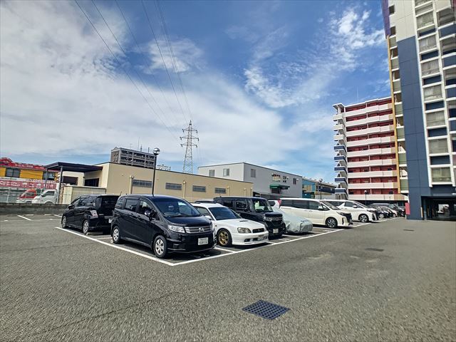 【コンダクト福岡東の駐車場】