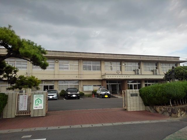 【ボヌール高岡Ｂの小学校】