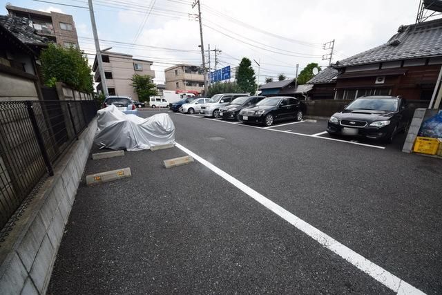 【レオパレスラーナの駐車場】