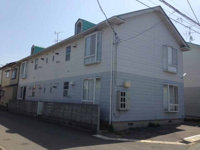 レジデンス若原A　酒田市若原町の建物外観