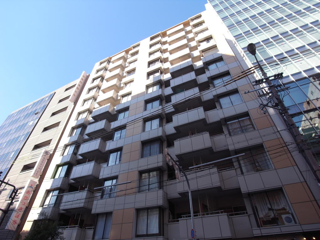 大阪市中央区内本町のマンションの建物外観