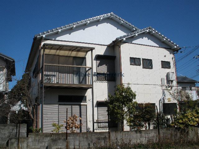 新田ハイツの建物外観