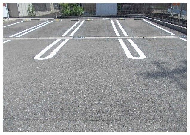 【加賀市南郷町のアパートの駐車場】