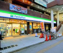 コンビニ　ファミリーマート 黒川店（コンビニ）まで579m