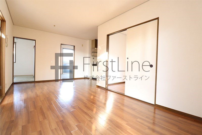 居室・リビング　別号室の写真です※現況優先