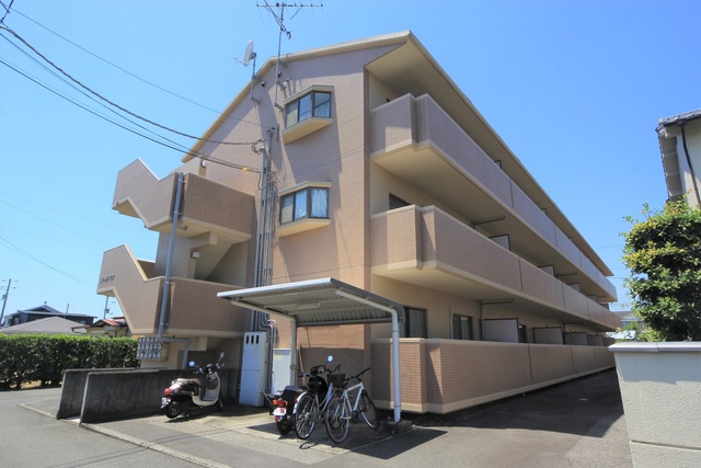 【松山市針田町のマンションの建物外観】