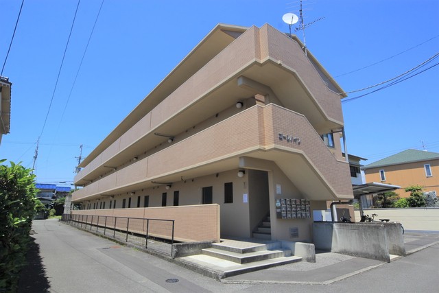 松山市針田町のマンションの建物外観