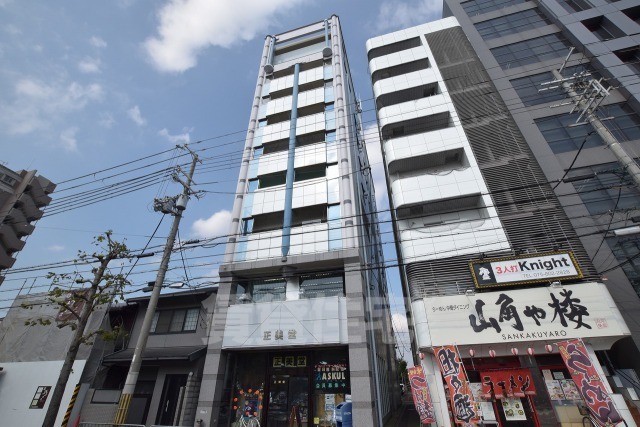 京都市中京区壬生坊城町のマンションの建物外観