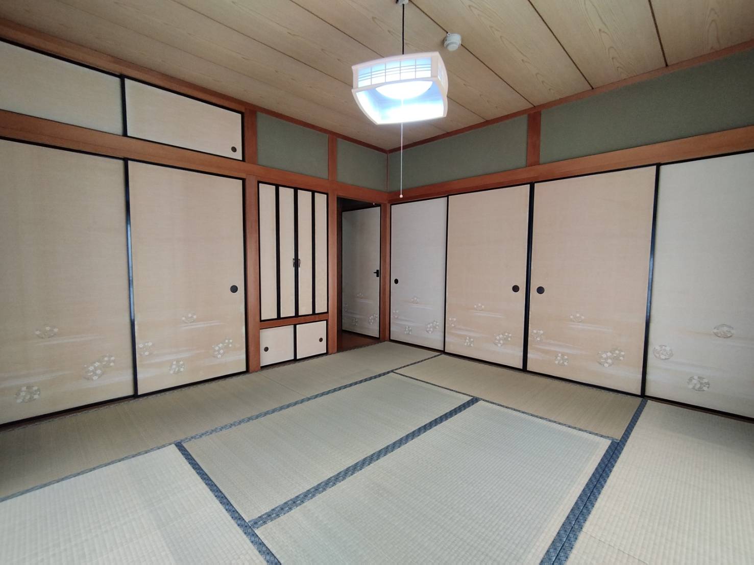 居室・リビング　和室約８帖