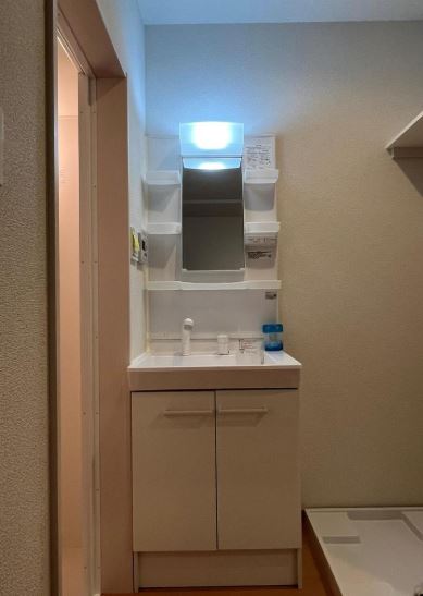 洗面設備　※同物件の別部屋です。