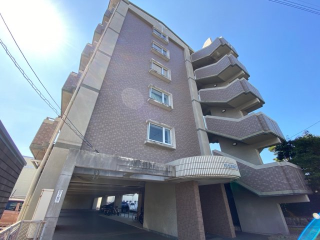 建物外観　落ち着いた雰囲気の外観です