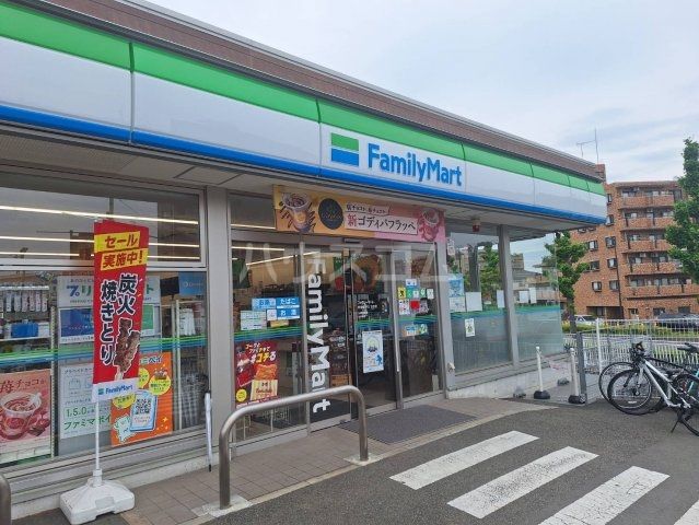 コンビニ　ファミリーマート 秀栄関戸五丁目店（コンビニ）まで469m