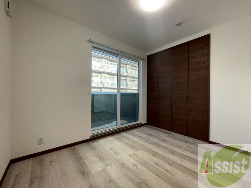 その他部屋・スペース　こちらのお部屋は光が差し込む、温かみのあるお部屋です。