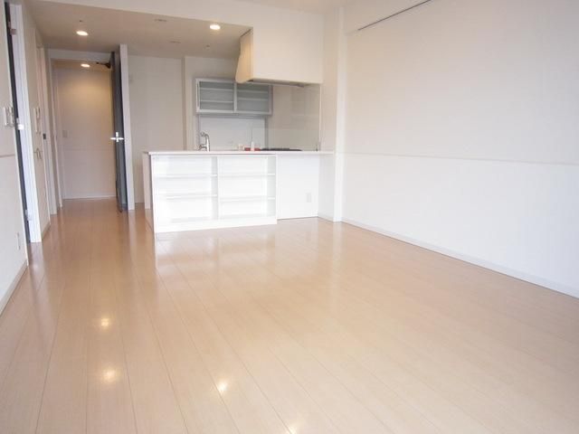 居室・リビング　明るい、広いリビング