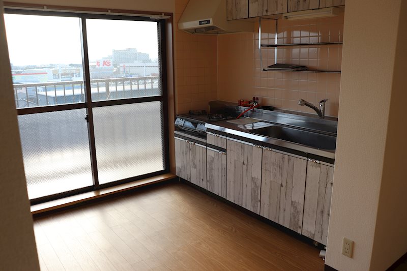 居室・リビング　写真は別部屋の室内写真です。