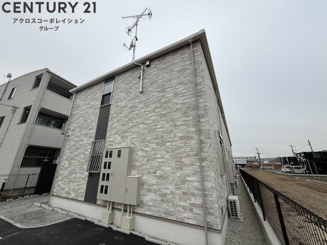 建物外観　防犯カメラ付きで安心です！