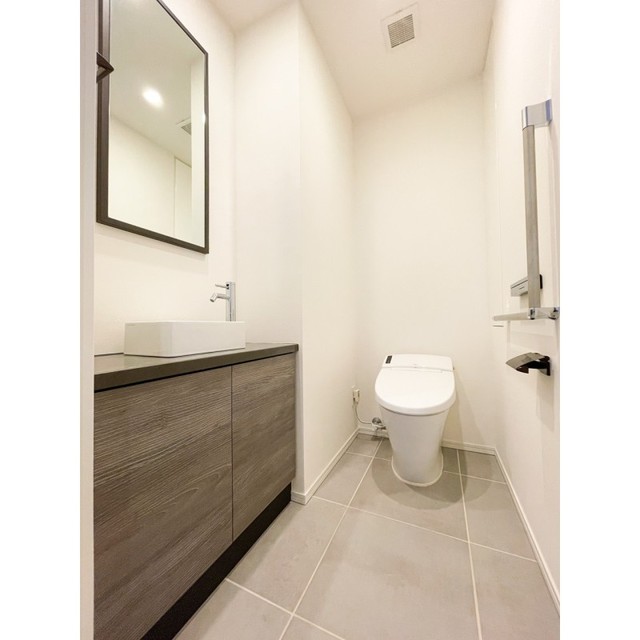 トイレ　※写真は同タイプ住戸です。