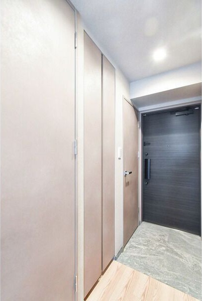 玄関　シャワー付トイレ