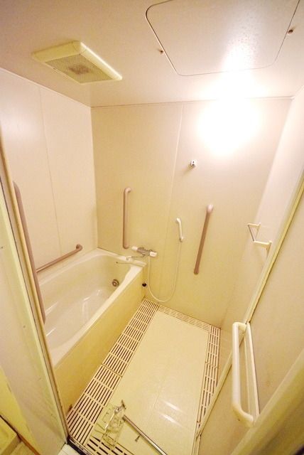 バス・シャワールーム　★３駅利用可能・ドラックストア近くて便利な立地★