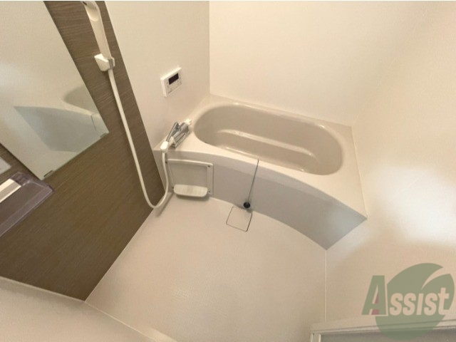 バス・シャワールーム　追い焚き機能が付いているのでいつでも温かいお風呂に入れますよ