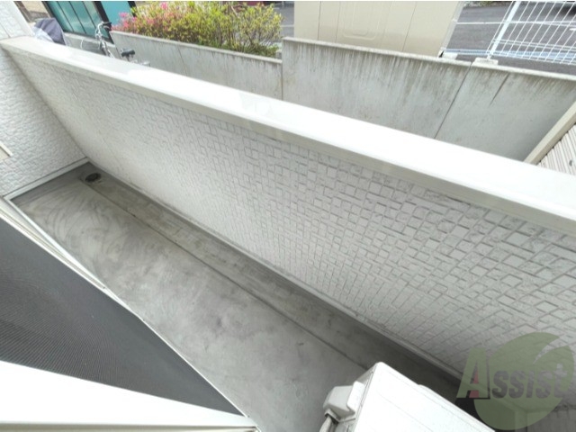 バルコニー　バルコニーは幅もしっかりあって洗濯物がはかどりそうですね。