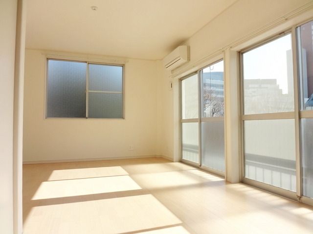 居室・リビング　☆2面採光で明るいお部屋です☆