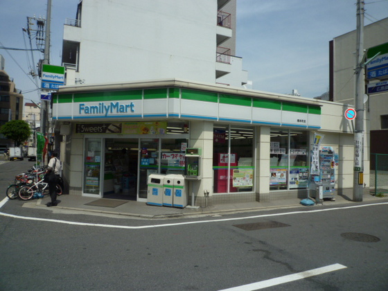 コンビニ　ファミリーマート橋本町店（コンビニ）まで109m