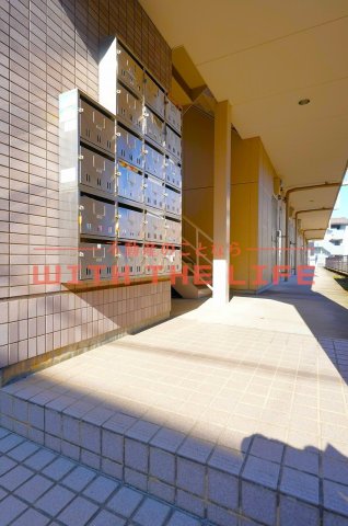 エントランス　ゆとりのあるエントランスです