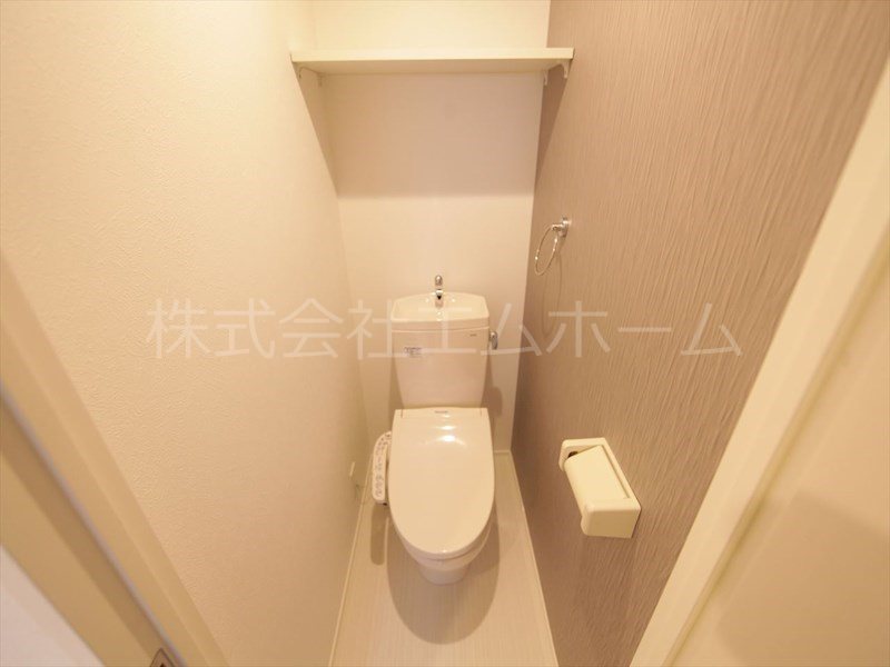 トイレ　温水洗浄暖房便座付トイレ　同型写真