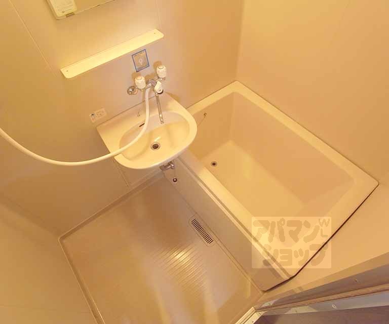 バス・シャワールーム　ゆったりとくつろげるお風呂です・