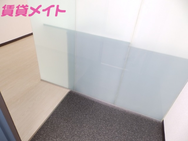 玄関　同タイプの画像です