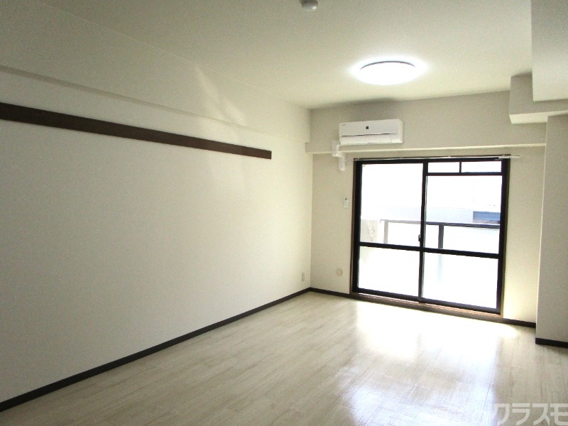 居室・リビング　窓からの光がいい感じです！