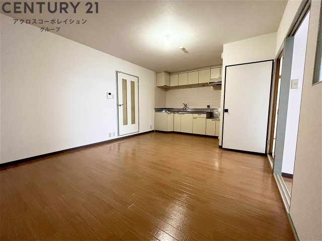 居室・リビング　壁付けキッチンでスペースを有効活用できます！